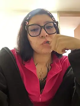 Snapshot of SeraphineSL chatting on 05-25-26, 03:55 SeraphineSL online show from 05-25-26, 03:55