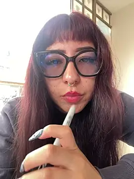 Snapshot of SeraphineSL chatting on 05-15-26, 06:28 SeraphineSL online show from 05-15-26, 06:28