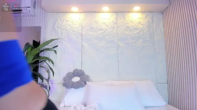 Snapshot of Dulce_Vict chatting on 06-19-26, 03:56 Dulce Vict online show from 06-19-26, 03:56