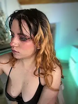 Snapshot of NikkiNix chatting on 06-17-26, 01:10 NikkiNix online show from 06-17-26, 01:10