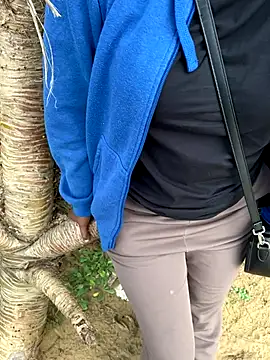 Snapshot of Inuchethi chatting on 11-25-25, 10:37 Inuchethi online show from 11-25-25, 10:37