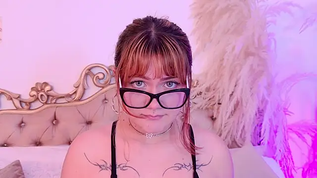Snapshot of AbrilCardenasX chatting on 06-20-26, 07:52 AbrilCardenasX online show from 06-20-26, 07:52