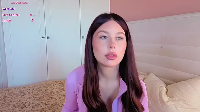 Snapshot of AliceFlowe chatting on 06-30-26, 01:22 AliceFlowe online show from 06-30-26, 01:22