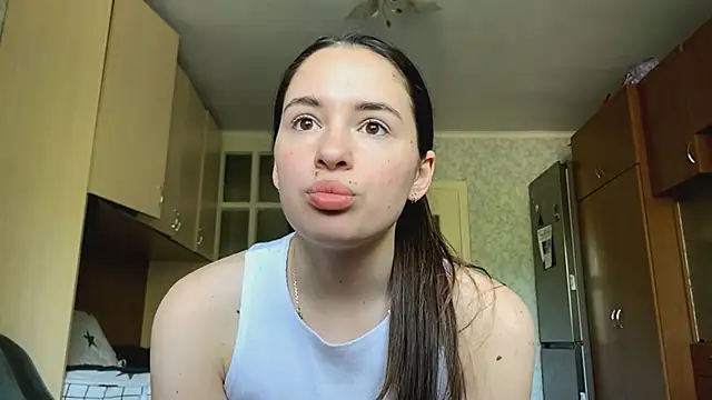 Snapshot of CarolineRu chatting on 05-27-26, 09:27 CarolineRu online show from 05-27-26, 09:27