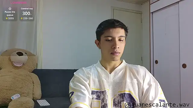 Snapshot of Thesaint_xxx chatting on 06-20-26, 10:15 Thesaint xxx online show from 06-20-26, 10:15
