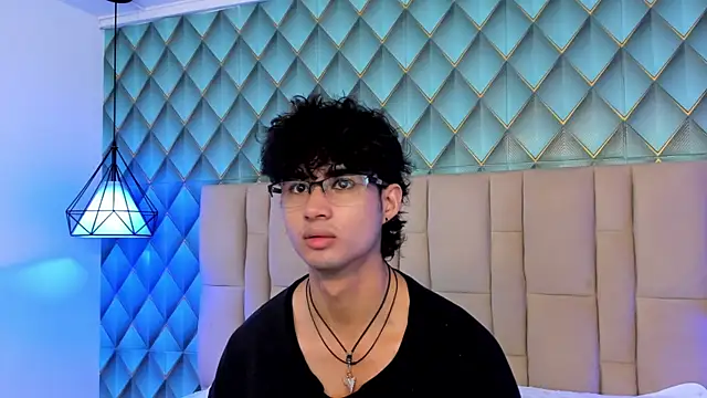 Snapshot of Sofia-Ethan chatting on 05-31-26, 01:28 Sofia-Ethan online show from 05-31-26, 01:28