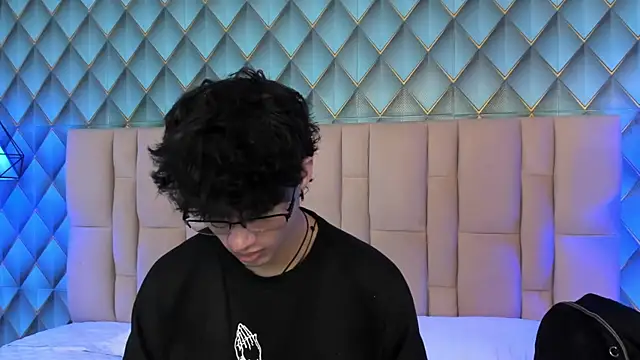 Snapshot of Sofia-Ethan chatting on 06-07-26, 02:33 Sofia-Ethan online show from 06-07-26, 02:33