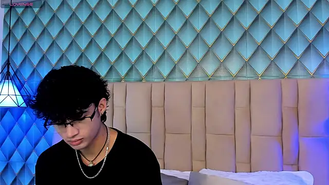 Snapshot of Sofia-Ethan chatting on 06-20-26, 01:38 Sofia-Ethan online show from 06-20-26, 01:38