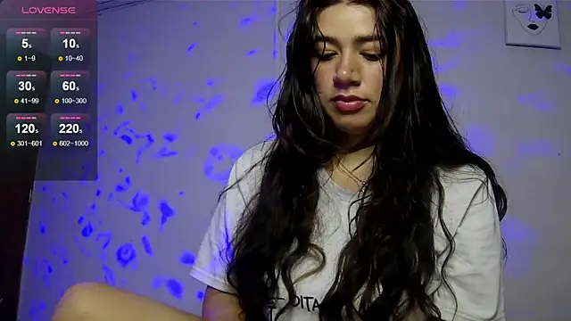 Snapshot of alythia chatting on 06-26-26, 01:00 alythia online show from 06-26-26, 01:00