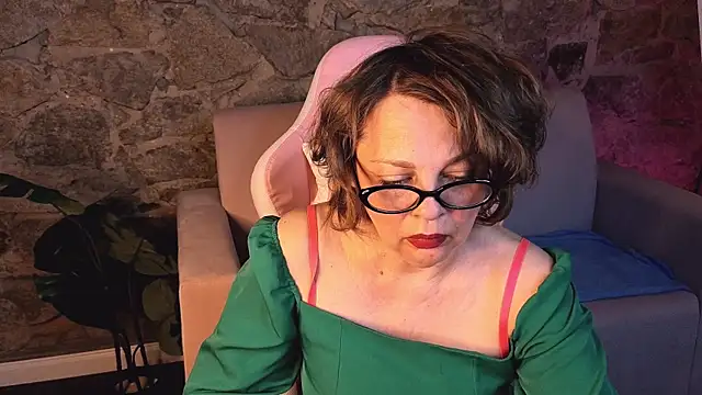 LiliaLawson online show from 05-25-26, 01:16