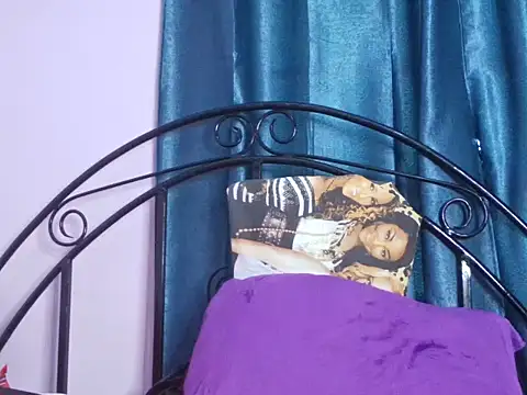 Snapshot of Sweet-razzy chatting on 06-24-26, 06:12 Sweet-razzy online show from 06-24-26, 06:12