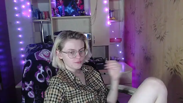 Snapshot of __Freya___ chatting on 05-25-26, 10:03 Freya online show from 05-25-26, 10:03