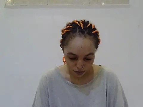 Snapshot of silk_couple1 chatting on 06-06-26, 06:35 silk couple1 online show from 06-06-26, 06:35