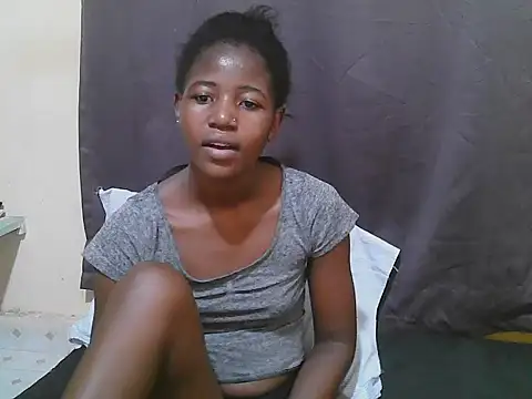 Snapshot of Sweet-tatiana chatting on 06-21-26, 09:31 Sweet-tatiana online show from 06-21-26, 09:31