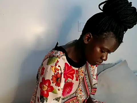 Snapshot of chichie_ chatting on 05-31-26, 01:22 chichie online show from 05-31-26, 01:22