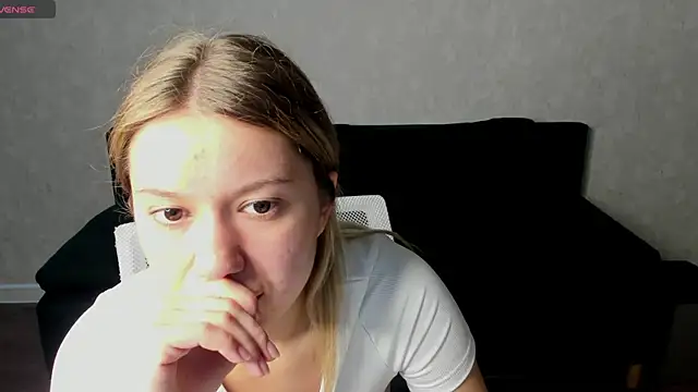 Snapshot of Shakira_Lux chatting on 06-11-26, 08:00 Shakira Lux online show from 06-11-26, 08:00