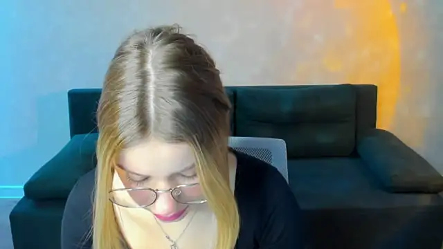 Snapshot of Shakira_Lux chatting on 05-21-26, 01:14 Shakira Lux online show from 05-21-26, 01:14