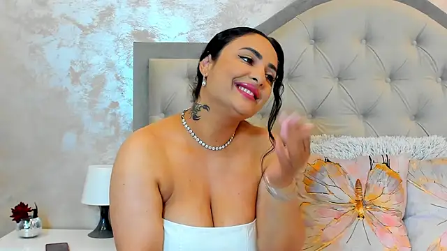 Snapshot of Bianca_Vale chatting on 06-10-26, 05:30 Bianca Vale online show from 06-10-26, 05:30