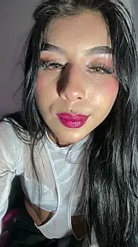 Snapshot of ariella_lovee chatting on 05-21-26, 05:49 ariella lovee online show from 05-21-26, 05:49