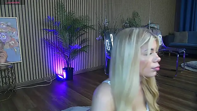 Snapshot of MiriamBllue chatting on 05-25-26, 05:29 MiriamBllue online show from 05-25-26, 05:29