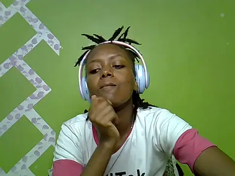 Snapshot of Slim_shedy1 chatting on 06-12-26, 06:55 Slim shedy1 online show from 06-12-26, 06:55