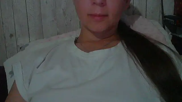 Snapshot of Bella--White chatting on 05-28-26, 05:19 Bella--White online show from 05-28-26, 05:19