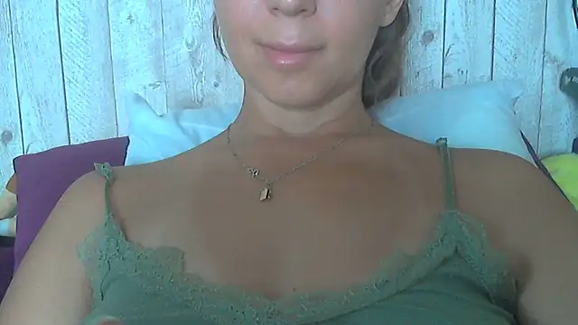Bella--White online show from 07-05-26, 06:20