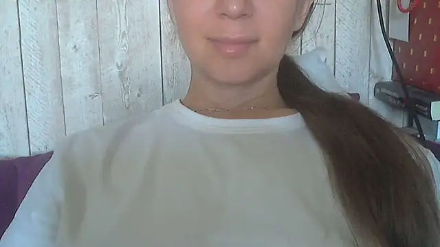 Snapshot of Bella--White chatting on 05-26-26, 05:49 Bella--White online show from 05-26-26, 05:49