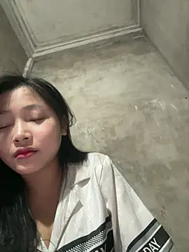 Snapshot of hinami-lo chatting on 05-27-26, 02:46 hinami-lo online show from 05-27-26, 02:46