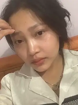Snapshot of hinami-lo chatting on 05-15-26, 04:38 hinami-lo online show from 05-15-26, 04:38