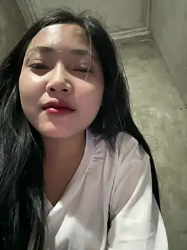 Snapshot of hinami-lo chatting on 05-28-26, 04:57 hinami-lo online show from 05-28-26, 04:57
