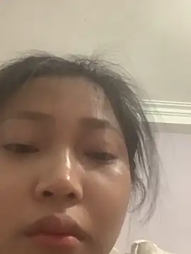 Snapshot of hinami-lo chatting on 05-16-26, 06:12 hinami-lo online show from 05-16-26, 06:12