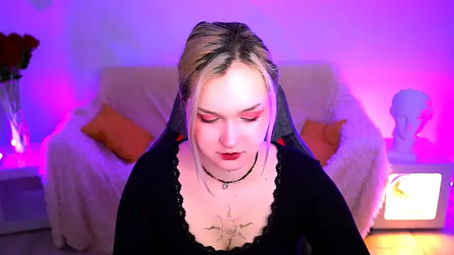 Snapshot of ViolettWoods chatting on 06-01-26, 08:25 ViolettWoods online show from 06-01-26, 08:25