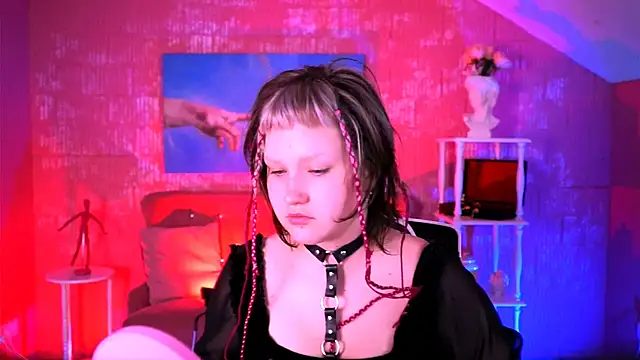 Snapshot of ViolettWoods chatting on 07-16-26, 06:21 ViolettWoods online show from 07-16-26, 06:21