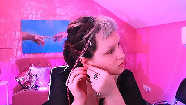 Snapshot of ViolettWoods chatting on 07-21-26, 06:26 ViolettWoods online show from 07-21-26, 06:26