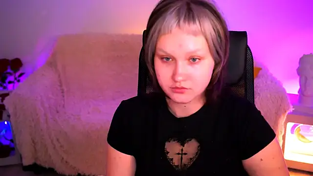 Snapshot of ViolettWoods chatting on 07-12-26, 06:47 ViolettWoods online show from 07-12-26, 06:47
