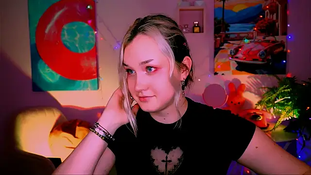 ViolettWoods online show from 05-19-26, 08:32