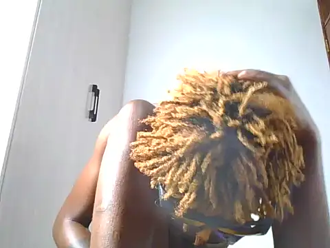 Snapshot of realcoochie chatting on 06-19-26, 12:27 realcoochie online show from 06-19-26, 12:27