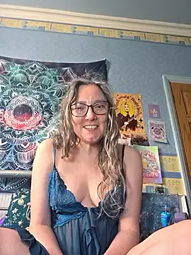 Izzylove47 online show from 05-18-26, 11:48