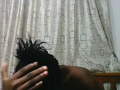 Snapshot of Darkpretty23 chatting on 07-14-26, 02:05 Darkpretty23 online show from 07-14-26, 02:05