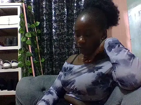 Snapshot of Curvyqueeh chatting on 06-04-26, 01:16 Curvyqueeh online show from 06-04-26, 01:16