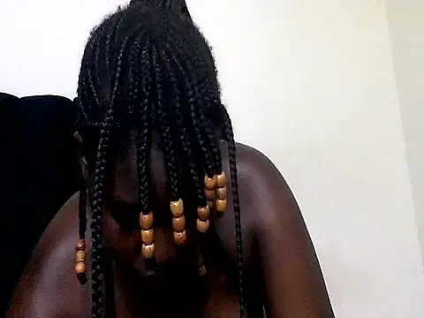 Snapshot of MoonlighMaya chatting on 06-18-26, 02:44 MoonlighMaya online show from 06-18-26, 02:44