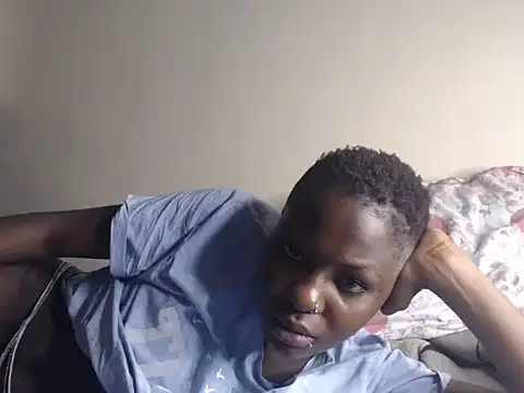 Snapshot of Queen_bee25 chatting on 05-23-26, 06:45 Queen bee25 online show from 05-23-26, 06:45