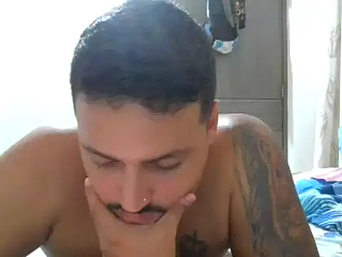 Snapshot of Dominicksa_ chatting on 05-19-26, 01:56 Dominicksa online show from 05-19-26, 01:56