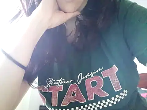 Snapshot of Rossyta_r chatting on 05-22-26, 02:04 Rossyta r online show from 05-22-26, 02:04