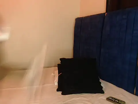 Snapshot of Luxe_glow chatting on 05-21-26, 02:53 Luxe glow online show from 05-21-26, 02:53