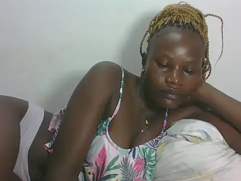 Petitepretty23 online show from 05-21-26, 04:54