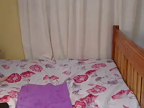 Snapshot of Ebonybunnny chatting on 06-10-26, 03:30 Ebonybunnny online show from 06-10-26, 03:30