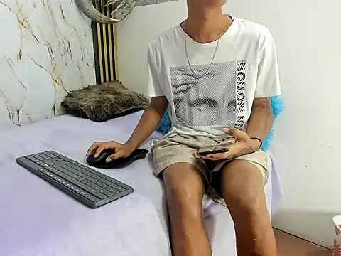 Snapshot of cute_boy_angelx18 chatting on 07-01-26, 06:52 cute boy angelx18 online show from 07-01-26, 06:52