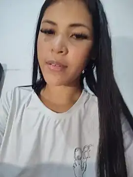 Snapshot of lusinee_ chatting on 06-18-26, 05:17 lusinee online show from 06-18-26, 05:17